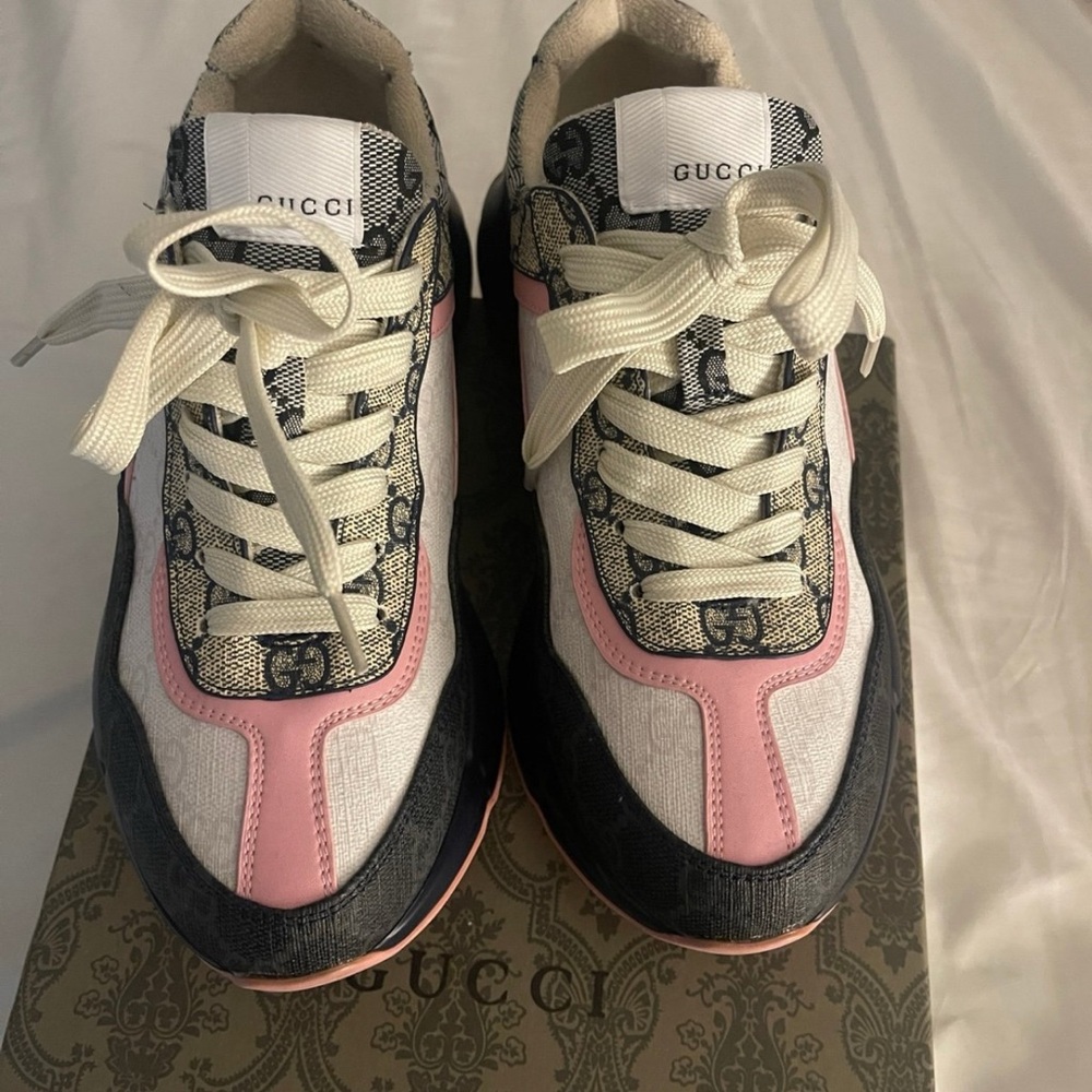 Women’s Gucci sneakers